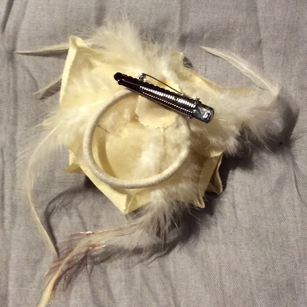🌸CREAM TAN IVORY HAIR FLOWER ROSE PIN UP CLIP LUV - Picture 5 of 5